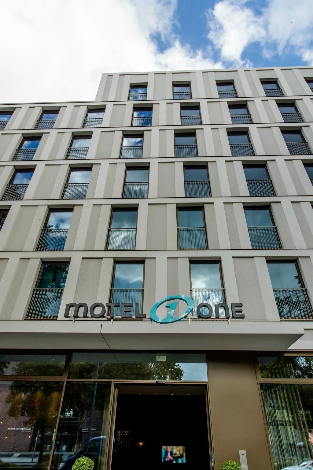 Hotel Motel One Köln-Neumarkt
